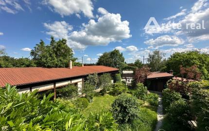 ARETÉ REAL – PREDAJ POLYFUNKČNEJ BUDOVY SO SKLADOVOU HALOU V CENTRE PEZINKA, JESENSKÉHO