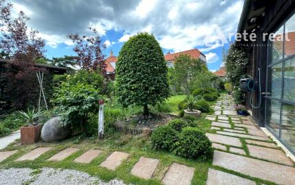 ARETÉ REAL – PREDAJ POLYFUNKČNEJ BUDOVY SO SKLADOVOU HALOU V CENTRE PEZINKA, JESENSKÉHO