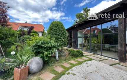 ARETÉ REAL – PREDAJ POLYFUNKČNEJ BUDOVY SO SKLADOVOU HALOU V CENTRE PEZINKA, JESENSKÉHO