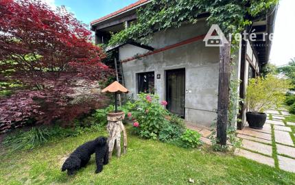 ARETÉ REAL – PREDAJ POLYFUNKČNEJ BUDOVY SO SKLADOVOU HALOU V CENTRE PEZINKA, JESENSKÉHO