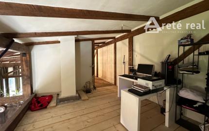 ARETÉ REAL – PREDAJ POLYFUNKČNEJ BUDOVY SO SKLADOVOU HALOU V CENTRE PEZINKA, JESENSKÉHO