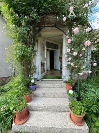 ARETÉ REAL – PREDAJ POLYFUNKČNEJ BUDOVY SO SKLADOVOU HALOU V CENTRE PEZINKA, JESENSKÉHO