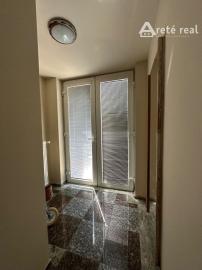 ARETÉ REAL – PREDAJ POLYFUNKČNEJ BUDOVY SO SKLADOVOU HALOU V CENTRE PEZINKA, JESENSKÉHO