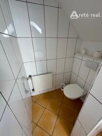 ARETÉ REAL – PREDAJ POLYFUNKČNEJ BUDOVY SO SKLADOVOU HALOU V CENTRE PEZINKA, JESENSKÉHO