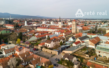 ARETÉ REAL – PREDAJ "HOTELA VINÁRSKY DOM“ S KOMPLETNÝM ZARIADENÍM AJ PARKOVISKOM, PEZINOK CENTRUM