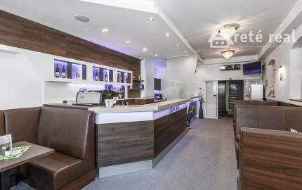 ARETÉ REAL – PREDAJ "HOTELA VINÁRSKY DOM“ S KOMPLETNÝM ZARIADENÍM AJ PARKOVISKOM, PEZINOK CENTRUM