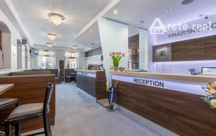 ARETÉ REAL – PREDAJ "HOTELA VINÁRSKY DOM“ S KOMPLETNÝM ZARIADENÍM AJ PARKOVISKOM, PEZINOK CENTRUM