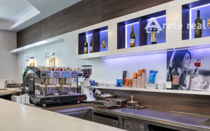 ARETÉ REAL – PREDAJ "HOTELA VINÁRSKY DOM“ S KOMPLETNÝM ZARIADENÍM AJ PARKOVISKOM, PEZINOK CENTRUM