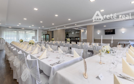 ARETÉ REAL – PREDAJ "HOTELA VINÁRSKY DOM“ S KOMPLETNÝM ZARIADENÍM AJ PARKOVISKOM, PEZINOK CENTRUM