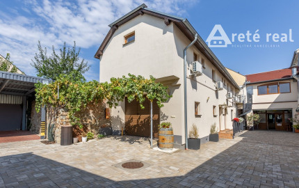 ARETÉ REAL – PREDAJ "HOTELA VINÁRSKY DOM“ S KOMPLETNÝM ZARIADENÍM AJ PARKOVISKOM, PEZINOK CENTRUM