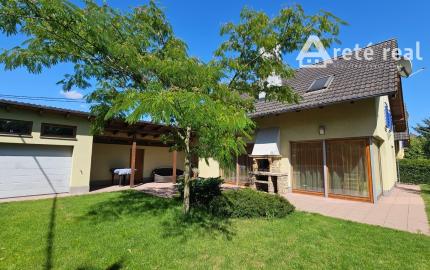 Areté real - Predaj veľmi pekného, výborne dispozične riešeného 5-izbového rodinného domu s garážou vo vyhľadávanej lokalite, obec Limbach, ul. Pri Kockách