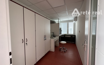 ARETÉ REAL – PREDAJ OBCHODNÉHO AREÁLU SO SKLADOVOU HALOU, BUDOVOU OBCHODU A SLUŽIEB A VONKAJŠÍM SKLADOM