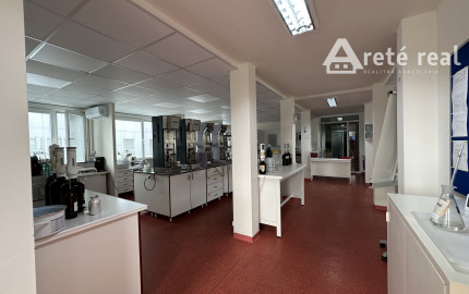 ARETÉ REAL – PREDAJ OBCHODNÉHO AREÁLU SO SKLADOVOU HALOU, BUDOVOU OBCHODU A SLUŽIEB A VONKAJŠÍM SKLADOM
