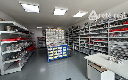 ARETÉ REAL – PREDAJ OBCHODNÉHO AREÁLU SO SKLADOVOU HALOU, BUDOVOU OBCHODU A SLUŽIEB A VONKAJŠÍM SKLADOM