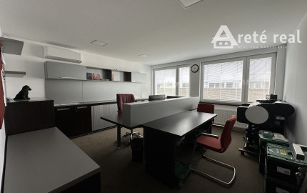 ARETÉ REAL – PREDAJ OBCHODNÉHO AREÁLU SO SKLADOVOU HALOU, BUDOVOU OBCHODU A SLUŽIEB A VONKAJŠÍM SKLADOM