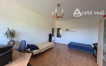 Arete real-Predaj priestranného 3-izbového  bytu s nádherným výhľadom na Malé Karpaty v zateplenom tehlovom bytovom dome, Bratislava,  Pri Bielom kríži