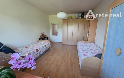 Arete real-Predaj priestranného 3-izbového  bytu s nádherným výhľadom na Malé Karpaty v zateplenom tehlovom bytovom dome, Bratislava,  Pri Bielom kríži