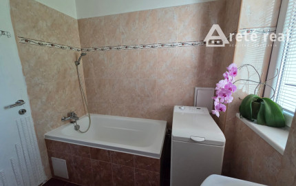 Arete real-Predaj priestranného 3-izbového  bytu s nádherným výhľadom na Malé Karpaty v zateplenom tehlovom bytovom dome, Bratislava,  Pri Bielom kríži