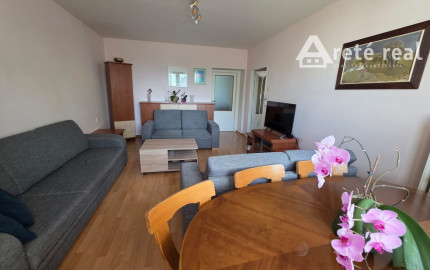 Arete real-Predaj priestranného 3-izbového  bytu s nádherným výhľadom na Malé Karpaty v zateplenom tehlovom bytovom dome, Bratislava,  Pri Bielom kríži