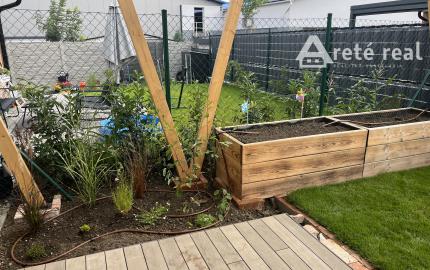 ARETÉ REAL- PRENÁJOM  KRÁSNEHO,KOMPLETNE ZARIADENÉHO 4 IZB.DOMU  V NOVOSTAVBE, 2 PARKOVACIE STÁTIA-VINOSADY