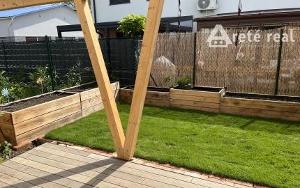 ARETÉ REAL- PRENÁJOM  KRÁSNEHO,KOMPLETNE ZARIADENÉHO 4 IZB.DOMU  V NOVOSTAVBE, 2 PARKOVACIE STÁTIA-VINOSADY