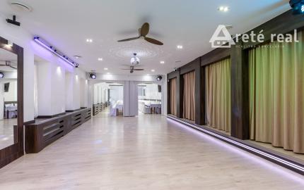 ARETÉ REAL - PREDAJ POLYFUNKČNEJ BUDOVY S MNOHÝM PRÍSLUŠENSTVOM A PARKOVISKOM, PEZINOK CENTRUM