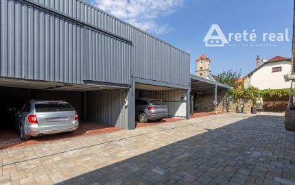 ARETÉ REAL - PREDAJ POLYFUNKČNEJ BUDOVY S MNOHÝM PRÍSLUŠENSTVOM A PARKOVISKOM, PEZINOK CENTRUM