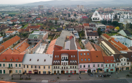 ARETÉ REAL - PREDAJ POLYFUNKČNEJ BUDOVY S MNOHÝM PRÍSLUŠENSTVOM A PARKOVISKOM, PEZINOK CENTRUM