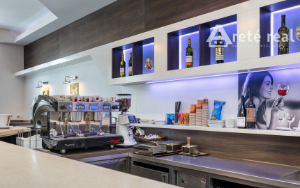 ARETÉ REAL - PREDAJ POLYFUNKČNEJ BUDOVY S MNOHÝM PRÍSLUŠENSTVOM A PARKOVISKOM, PEZINOK CENTRUM