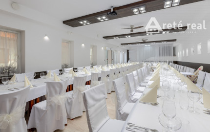 ARETÉ REAL - PREDAJ POLYFUNKČNEJ BUDOVY S MNOHÝM PRÍSLUŠENSTVOM A PARKOVISKOM, PEZINOK CENTRUM