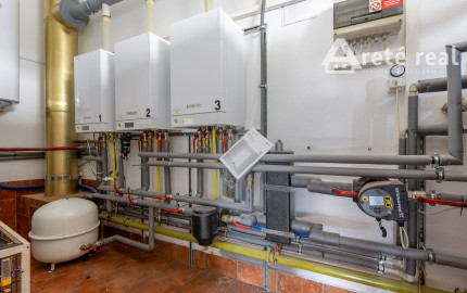 ARETÉ REAL - PREDAJ POLYFUNKČNEJ BUDOVY S MNOHÝM PRÍSLUŠENSTVOM A PARKOVISKOM, PEZINOK CENTRUM