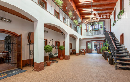 ARETÉ REAL - PREDAJ POLYFUNKČNEJ BUDOVY S MNOHÝM PRÍSLUŠENSTVOM A PARKOVISKOM, PEZINOK CENTRUM