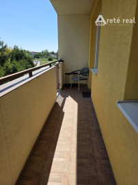 Areté real - Rezervovane! Prenájom veľmi pekného, priestranného 3-izbového bytu s 2 loggiami a garážou, Pezinok, ul. Dona Sandtnera