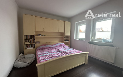 ARETÉ REAL - PREDAJ NOVOSTAVBY PRIESTRANNÉHO RODINNÉHO DOMU S DVOJGARÁŽOU, KAPLNA