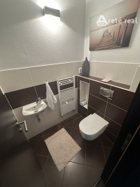 ARETÉ REAL - PREDAJ NOVOSTAVBY PRIESTRANNÉHO RODINNÉHO DOMU S DVOJGARÁŽOU, KAPLNA