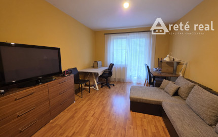 Areté real - Rezervovane,  Prenájom veľmi pekného, priestranného 3-izbového bytu s loggiou a 2 francúzskymi balkónmi, ul. dona Sandtnera, Pezinok