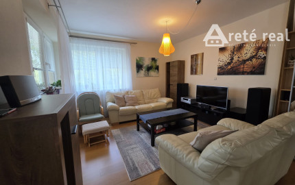 Areté real - Rezervovane,  Prenájom veľmi pekného, priestranného 3-izbového bytu s loggiou a 2 francúzskymi balkónmi, ul. dona Sandtnera, Pezinok