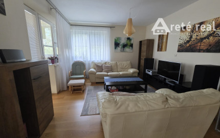 Areté real - Rezervovane,  Prenájom veľmi pekného, priestranného 3-izbového bytu s loggiou a 2 francúzskymi balkónmi, ul. dona Sandtnera, Pezinok