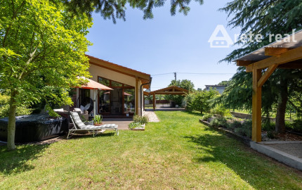 ARETÉ REAL – PREDAJ 4 -IZBOVÉHO RODINNÉHO DOMU S MNOHÝM PRÍSLUŠENSTVOM, BUDMERICE, PODHÁJSKA