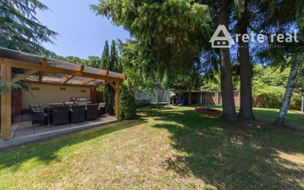 ARETÉ REAL – PREDAJ 4 -IZBOVÉHO RODINNÉHO DOMU S MNOHÝM PRÍSLUŠENSTVOM, BUDMERICE, PODHÁJSKA