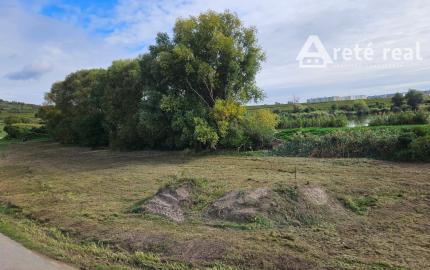 Areté real - Predaj jedinečného pozemku pri vode a pod lesom v atraktívnej lokalite, Pezinok- Rozálka