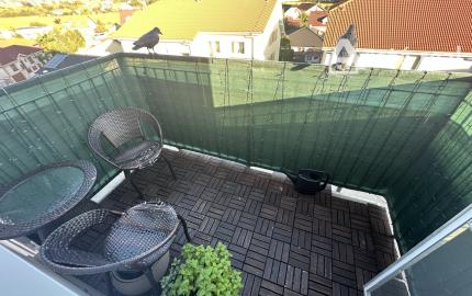 ARETÉ REAL - ZARIADENÝ 2-IZBOVÝ BYT S BALKÓNOM,  PARKOVACÍM MIESTOM, ENERGIAMI AJ INTERNETOM, SLOVENSKÝ GROB, RASTISLAVOVA