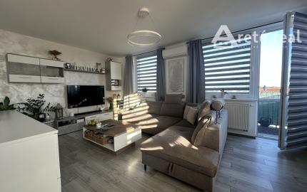 ARETÉ REAL - ZARIADENÝ 2-IZBOVÝ BYT S BALKÓNOM,  PARKOVACÍM MIESTOM, ENERGIAMI AJ INTERNETOM, SLOVENSKÝ GROB, RASTISLAVOVA