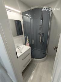 ARETÉ REAL - ZARIADENÝ 2-IZBOVÝ BYT S LODŽIOU AJ BALKÓNOM , ENERGIAMI A KTV, NITRA, VIKÁRSKA