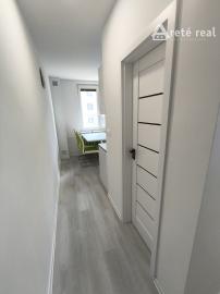 ARETÉ REAL - ZARIADENÝ 2-IZBOVÝ BYT S LODŽIOU AJ BALKÓNOM , ENERGIAMI A KTV, NITRA, VIKÁRSKA