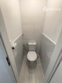 ARETÉ REAL - ZARIADENÝ 2-IZBOVÝ BYT S LODŽIOU AJ BALKÓNOM , ENERGIAMI A KTV, NITRA, VIKÁRSKA