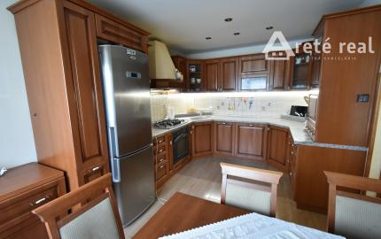 Areté real - predaj priestranného RD v Grinave