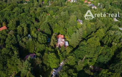 ARETÉ REAL – PREDAJ BUDOVY NA ŠPORTOVÉ A REKREAČNÉ ÚČELY S TROMA CHATKAMI, MODRA, HARMÓNIA