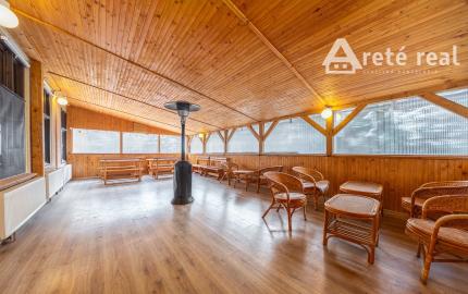 ARETÉ REAL – PREDAJ BUDOVY NA ŠPORTOVÉ A REKREAČNÉ ÚČELY S TROMA CHATKAMI, MODRA, HARMÓNIA