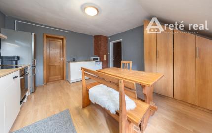 ARETÉ REAL – PREDAJ BUDOVY NA ŠPORTOVÉ A REKREAČNÉ ÚČELY S TROMA CHATKAMI, MODRA, HARMÓNIA